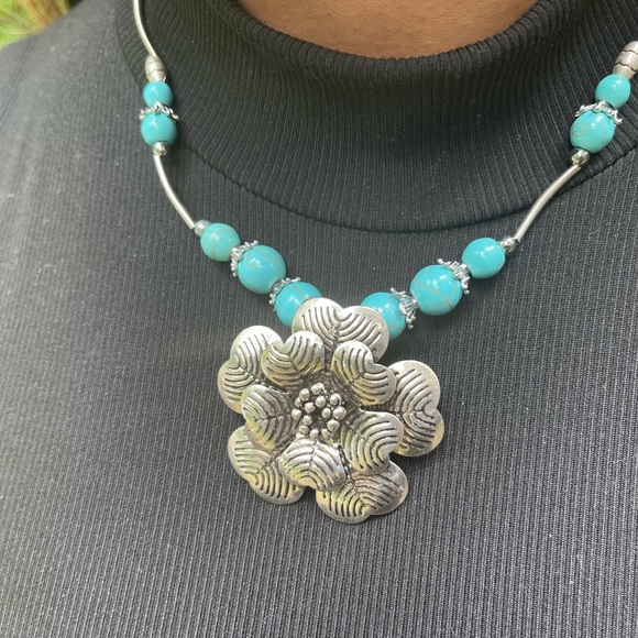 The Turquoise Beaded Necklace - Picture 1 of 2